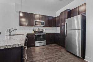 CozySuites Modern 1BR Nora Indianapolis #8