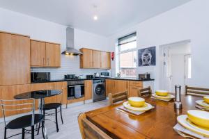 4BDR House By Eason Stays Short Lets Chorley