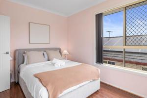 Spacious 4BR Family Home in Inala Quiet Street