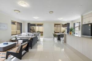 Spacious 4BR Family Home in Inala Quiet Street