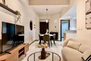 Luxury-Styled 2BR Uptown T2 Parksuites BGC