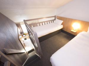 Hotels B&B HOTEL CHATEAUROUX Aeroport : photos des chambres