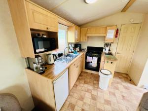 2 Bedroom Caravan GW39, Thorness Bay, Isle of Wight, Dog Friendly
