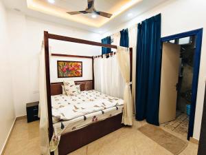 Royal Blue Luxurious 3BHK Villa near Malviya Nagar