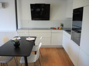 Rivalago by Fewotessin