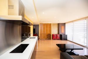 Beautiful 1 bed with huge Lumpini park view