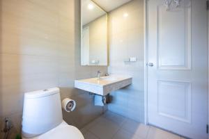 Beautiful 1 bed with huge Lumpini park view