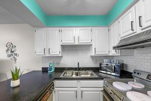 Summer House West C102