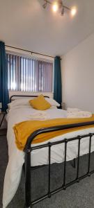 Ground Floor Apartment, Garden and free parking - 10 The Rise