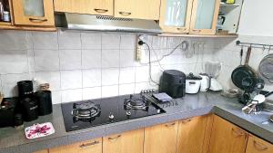 Cozy Private Room in Taman Desa with Shared Bathroom