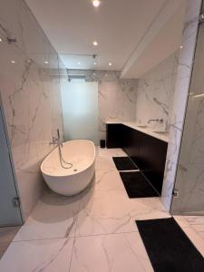 Leonidas Villa - Exclusive New Villa in Fresnaye