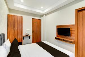 Townhouse Miyapur Metro Station