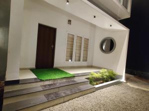 Vagabond Stays Beryl