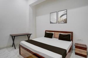 Hotel O Sheesh Mahal