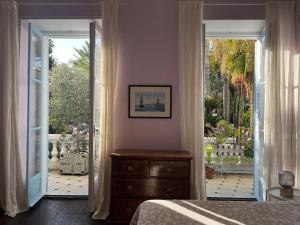 Beautiful garden apartment steps from the beach