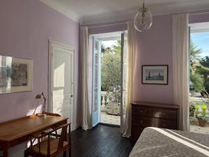 Beautiful garden apartment steps from the beach