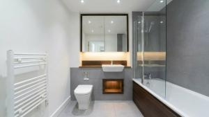 2-Bedroom London Apartment Near Station with Excellent Transport Links