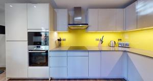 2-Bedroom London Apartment Near Station with Excellent Transport Links