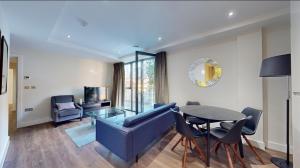 2-Bedroom London Apartment Near Station with Excellent Transport Links