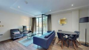 2-Bedroom London Apartment Near Station with Excellent Transport Links