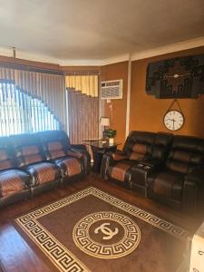 Chicagos Finest- Private 2 bedroom upstairs apartment