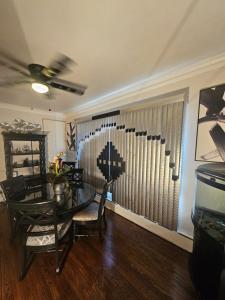 Chicagos Finest- Private 2 bedroom upstairs apartment