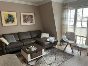 Unter den Kolonnaden - 27-18