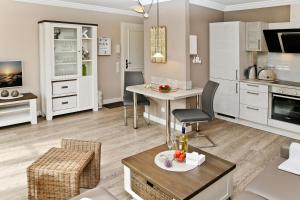 Unter den Kolonnaden - 27-18