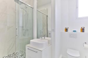 UrbanFlat 126 - Grand Appartement Parisien dans le centre