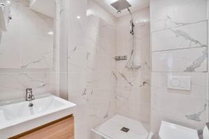 UrbanFlat 102 - Large apartment Opera District