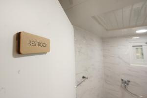 Hongik University Station Airport Railroad 1 minute