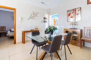 3 bedroom villa with pool and jacuzzi