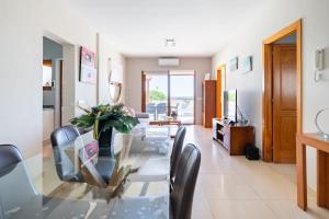 3 bedroom villa with pool and jacuzzi