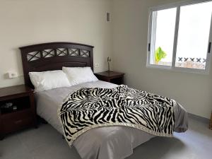 Casa mediterránea junto al mar.