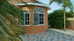 Tropical Oasis - your home away from home