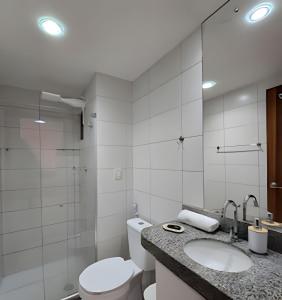 Apto com excelente localização e piscina no topo