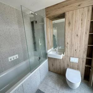 Bright Modern 2 bedroom Flat with Balcony Near Shoreditch