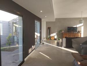 Casa de campo minimalista en la Victoria Polo club