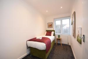 Ideal Contractor & Family Stay-Basildon Smart tv