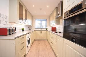 Ideal Contractor & Family Stay-Basildon Smart tv