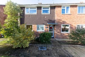 2-Bedroom Cozy Apt w parking and sunny garden