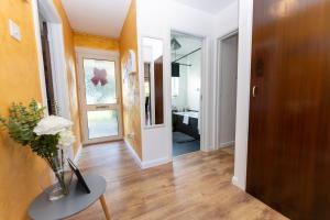 2-Bedroom Cozy Apt w parking and sunny garden