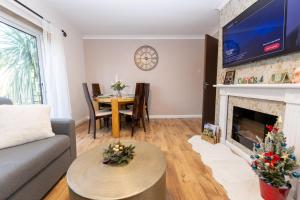 2-Bedroom Cozy Apt w parking and sunny garden