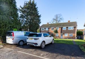 Comfortable 2BR Home Free ParkingPrivate Garden