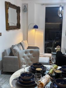 Mega12 Luxury Modern Apartment at Manchester City Centre, near MediaCityUK and Salford Quays-Free Car park