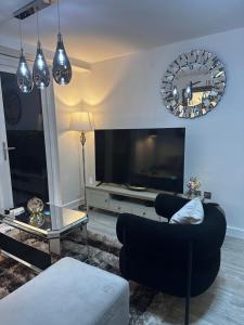 Mega12 Luxury Modern Apartment at Manchester City Centre, near MediaCityUK and Salford Quays-Free Car park