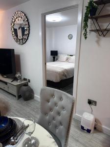 Mega12 Luxury Modern Apartment at Manchester City Centre, near MediaCityUK and Salford Quays-Free Car park