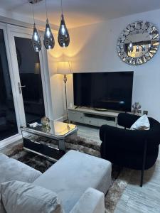 Mega12 Luxury Modern Apartment at Manchester City Centre, near MediaCityUK and Salford Quays-Free Car park