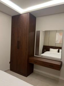 Luxurious and modern furnished room and lounge close to Kafd Towers