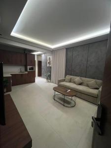 Luxurious and modern furnished room and lounge close to Kafd Towers